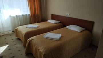 Просторный двухместный номер с 2 отдельными кроватями в Отеле Hotel Nika